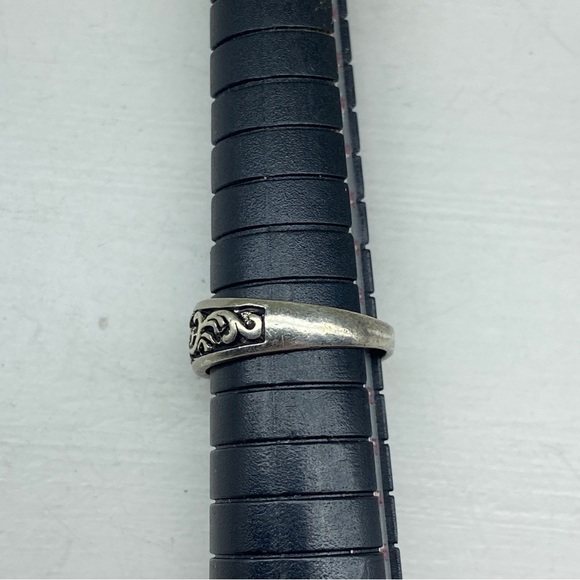 Black Satin Scroll Work And Floral Sterling Silver Ring - Picture 7 of 11